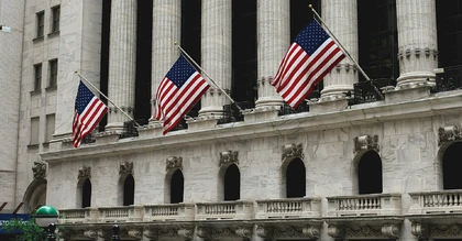 US bank stocks head for sixth week of declines: longest streak since 2008
